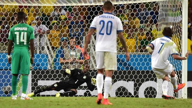 Grecia vence a Costa de Marfil y se clasifica in extremis