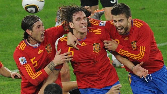 La FIFA elige a Puyol para entregar la Copa del Mundo