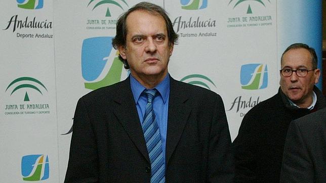 El exdirigente del Partido Andalucista, Javier Aroca, presidiendo en 2003 la Mesa Provincial del Turismo de Crdoba