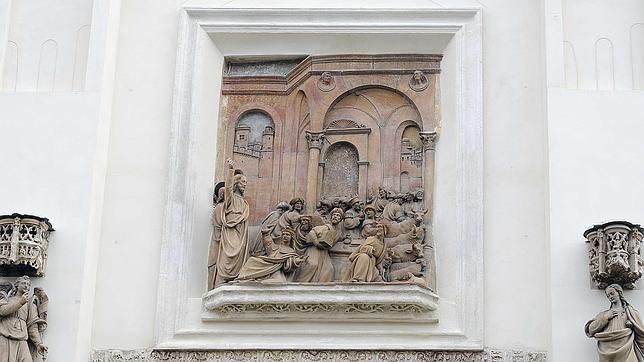 Relieve principal con la representacin de la Expulsin de los Mercaderes del Templo, de Miguel Perrn, realizado entre 1519 y 1522