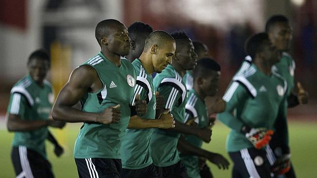 El presidente de Nigeria envía a Brasil un avión con dinero para evitar la huelga de sus jugadores en Octavos El presidente de Nigeria envía a Brasil un avión con dinero para evitar la huelga de sus jugadores en Octavos