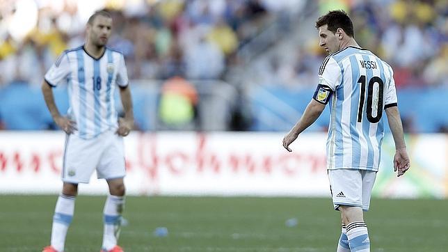 Maradona: �Messi est� muy solo�