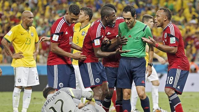 Duro ataque de Maradona a Velasco Carballo: «Lo peor que vi en los últimos diez años» Duro ataque de Maradona a Velasco Carballo: «Lo peor que vi en los últimos diez años»