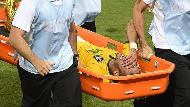 Scolari cuestiona el arbitraje de Carlos Velasco Carballo en la falta sobre Neymar Scolari cuestiona el arbitraje de Carlos Velasco Carballo en la falta sobre Neymar