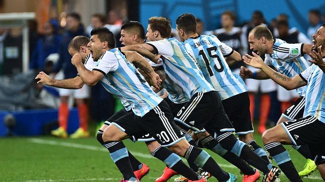 Los penaltis mantienen el sue�o de Argentina