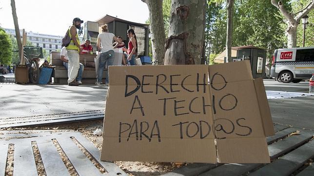 Cartel de protesta de los miembros de La Corrala tras el desalojo forzoso de San L�zaro