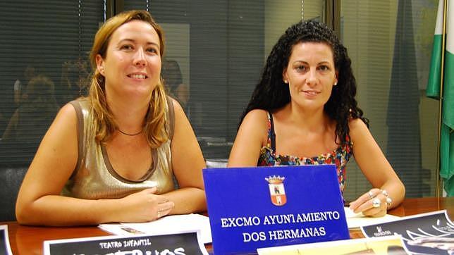 La delegada Rosario S�nchez, junto a la t�cnica Marta Caro 