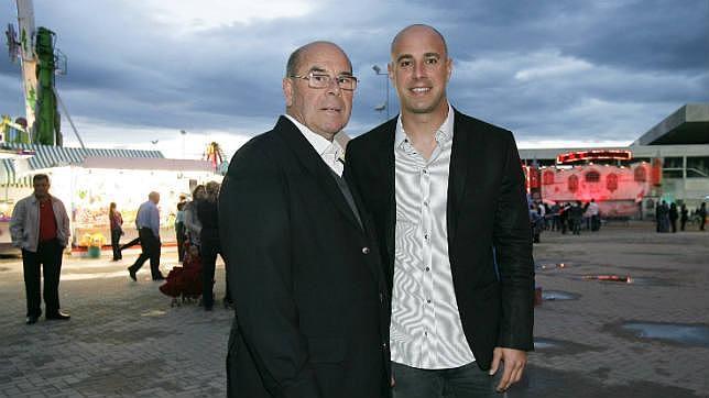Miguel y Pepe Reina, en un encuentro familiar durante la Feria de C�rdoba