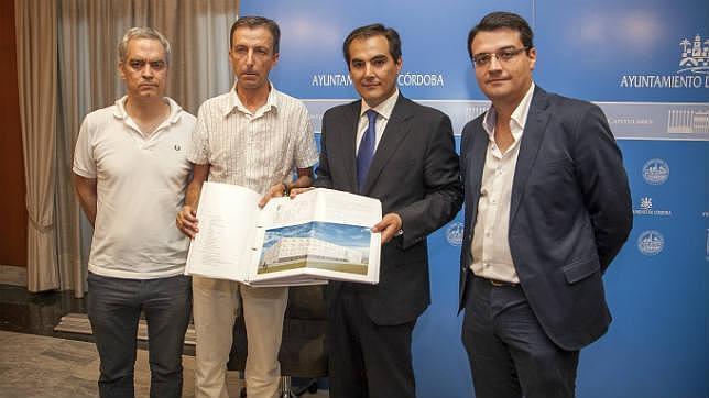 Javier Terrados, Fernando Su�rez, Jos� Antonio Nieto y Jos� Mar�a Bellido, ayer en la firma