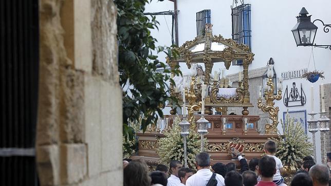 La Virgen del Tr�nsito, en procesi�n ayer por las calles de C�rdoba