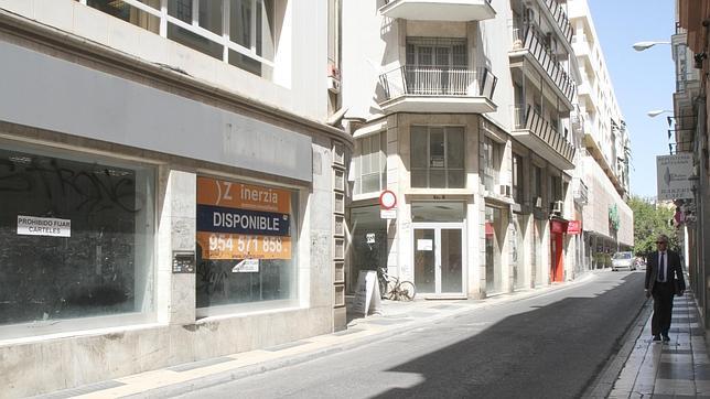 La calle M�ndez N��ez acumula locales vac�os