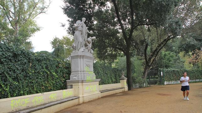 Pintadas en la Glorieta de Covadonga despu�s de su restauraci�n