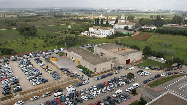 Vista general del acuertelamiento del Cortijo del Cuarto, donde se ha producido la explosi�n que ha mutilado a dos agentes de la Polic�a Nacional
