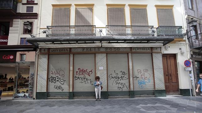 Aspecto de la fachada de la tienda ayer