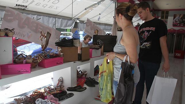 Vestido y calzado tiran de los precios en septiembre