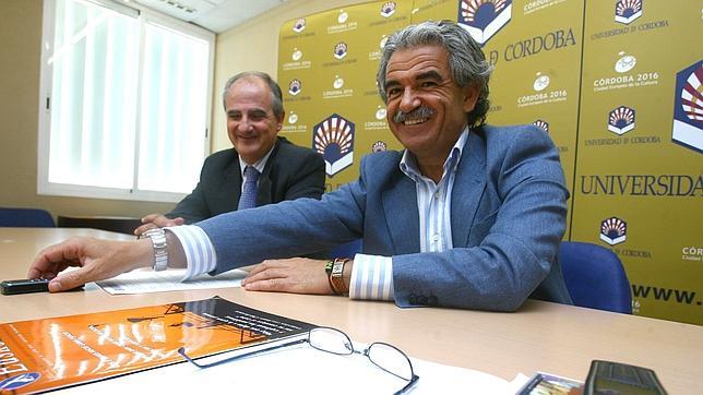 Eduardo Villaseca en una charla sobre parques tecnol�gicos en Espa�a