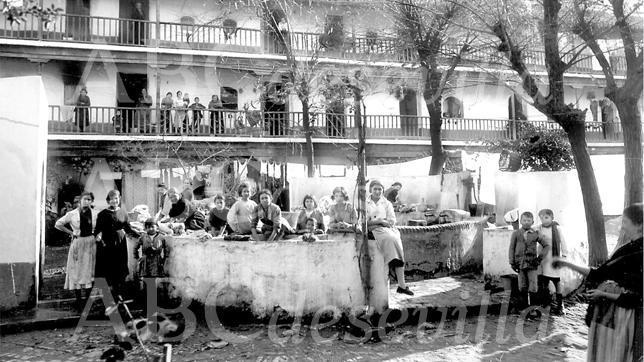 Algunos de los moradores del Corral del Conde en la década de los años 20