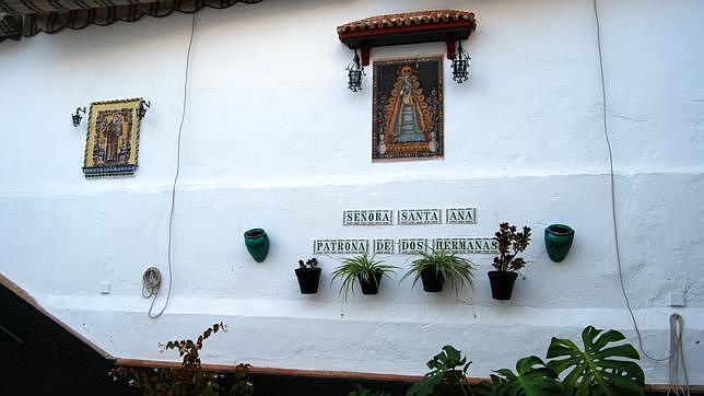 Patio de entrada a la capilla de Santa Ana