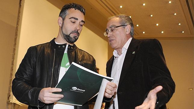 El portavoz nacional de Facua, Rubén Sánchez, junto a su padre y presidente de Facua, el exdirigente comunista Paco Sánchez Legrán