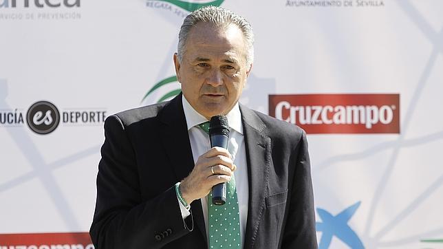 Rafael Gordillo, director de relaciones institucionales del Real Betis Balompi� y presidente de la Fundaci�n Real Betis