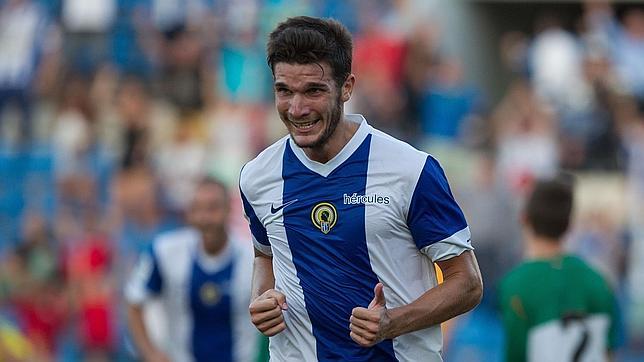 El mediapunta Adri Cuevas celebra un gol del Hércules