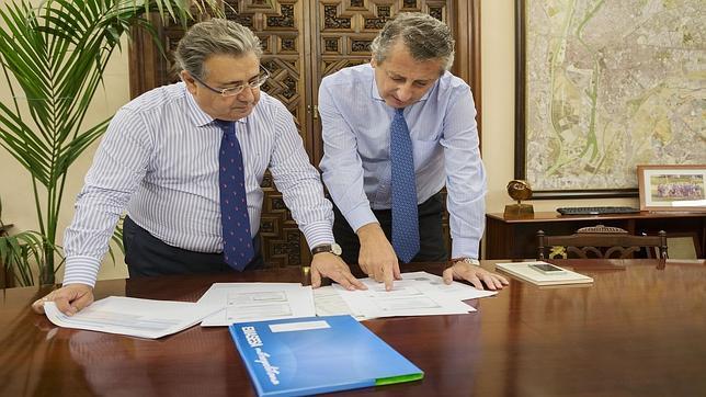 El alcalde, Juan Ignacio Zoido, y el consejero delegado de Emasesa, Jes�s Maza