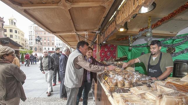 Mercadillo navideño en la plaza de Las Tendillas