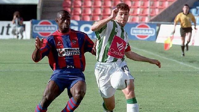 Imagen de un enfrentamiento entre el Córdoba y el Levante 