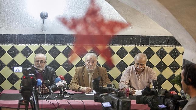 De izquierda a derecha, Sebasti�n Mart�n Recio, Julio Anguita y Pedro Montes 