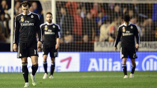 Bale, Carvajal e Isco abandonan Mestalla tras la derrota ante el Valencia