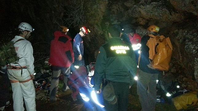 Operativo de rescate en la Cueva de los M�rmoles de Priego 