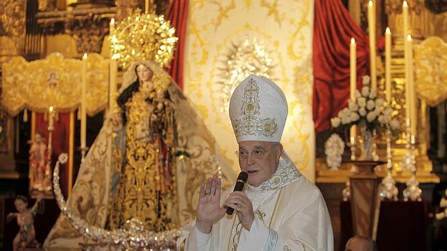 El cardenal Amigo, en una misa ante la Virgen del Carmen de San Cayetano