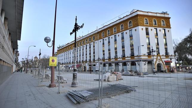 La calle Almirante Lobo, cuyas obras llevan meses de retraso