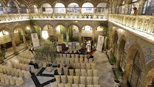 Aspecto que mostraba ayer el patio porticado del Crculo de la Amistad en la presentacin del plan