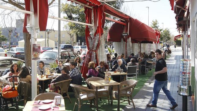 Terraza en la calle Mar�a la Jud�a, una de las m�s saturadas de la capital