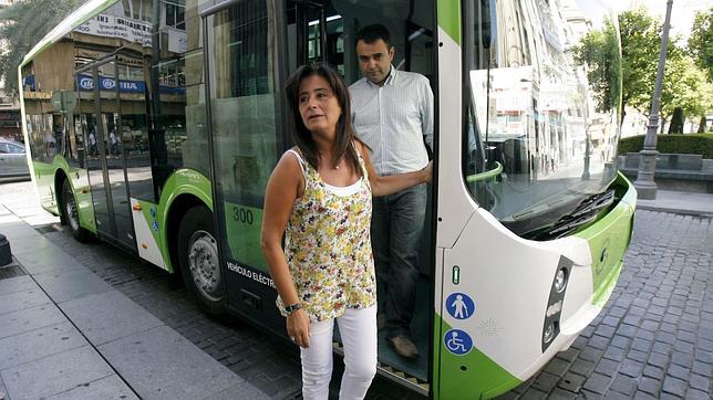 Ana Tamayo en un autob�s p�blico