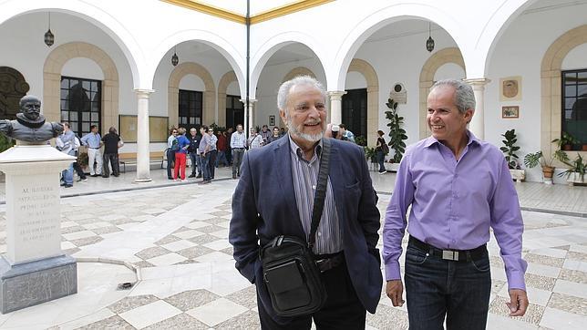 Julio Anguita, junto al candidato de Ganemos, Rafael Blázquez, durante un acto