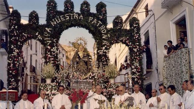 Imagen de la coronación canónica de la Virgen del Castillo de Carcabuey