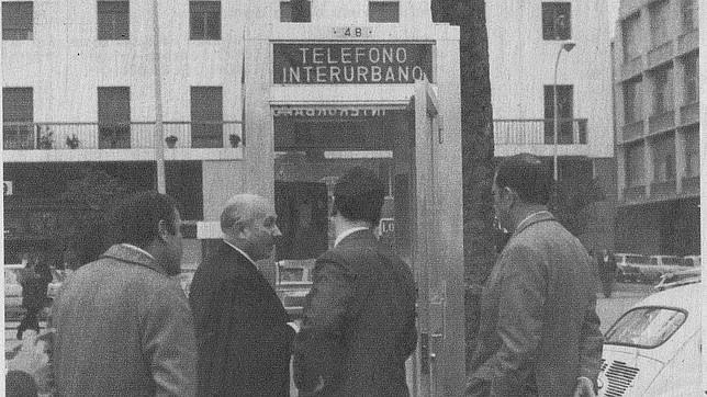Primera cabina telef�nica de Sevilla