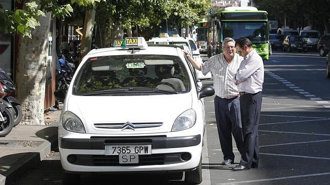 Taxis en la parada de Gran Capitn