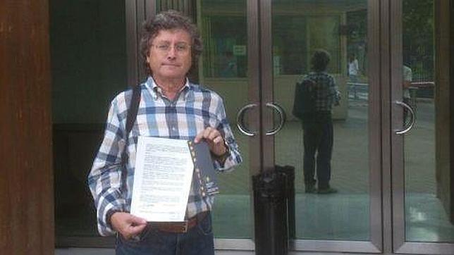 Juan Hurtado ha ofrecido su aceite, Vega Oliva, para la cafeter�a del Parlamento