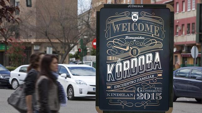 Simp�tico montaje del acto familiar de la familia Kindel�n