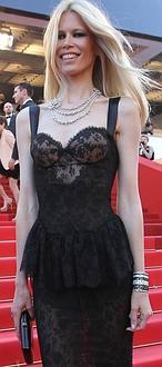 Algo pasa con Claudia Schiffer