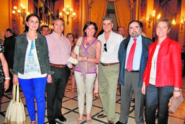 Leonor Mart�nez, Javier Fonseca, Mari �ngeles Ojeda, Manuel Pineda, Jos� Mar�a Maga�a y Margarita Chica