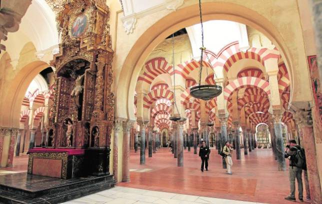 La Iglesia tilda de «irresponsables» las críticas del consejero de Cultura