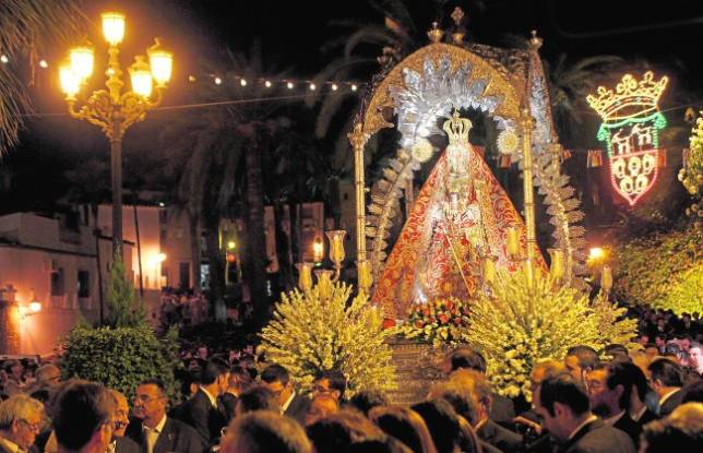 Procesin de la Virgen de la Sierra por las calles de Cabra