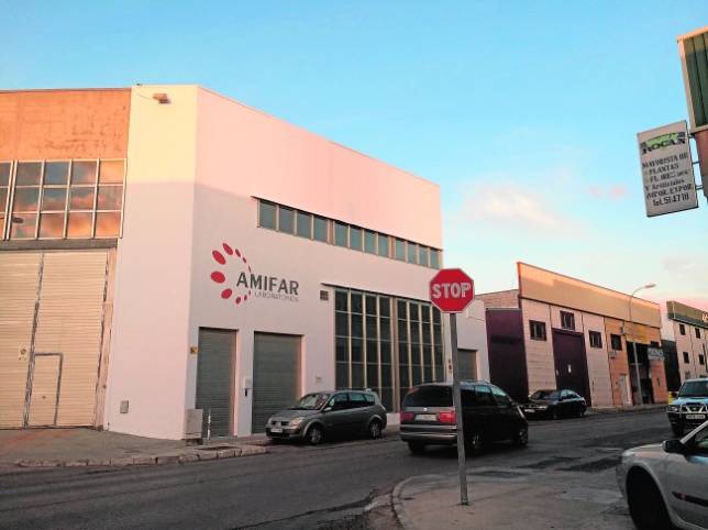Imagen de las instalaciones de Amifar Laboratorios en el polgono La Viuela de Lucena