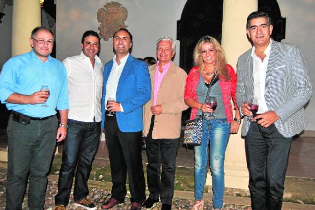 Los farmac�uticos Vicente �lvarez, Pablo Vivanco, �lvaro Delgado, Eugeni Sedano, Lola Prieto y Jorge V�zquez