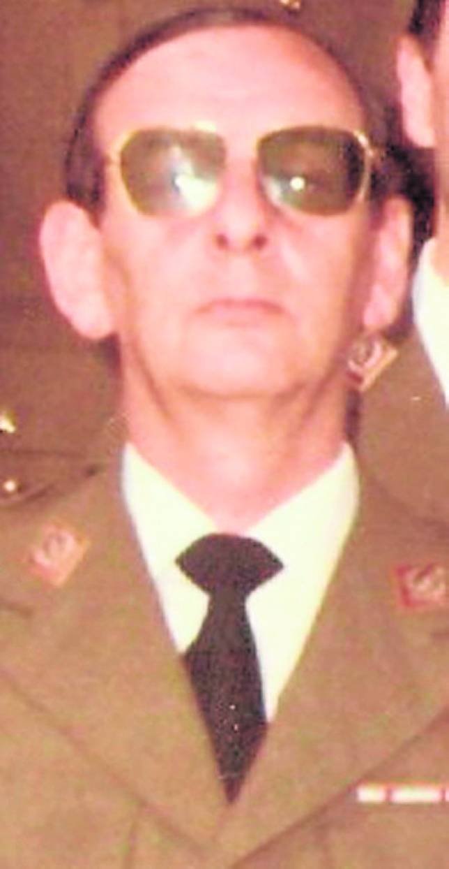 GONZALO MUIZ VEGA naci en Gijn el 5 de abril de 1934 y falleci en Madrid el 22 de octubre de 2014. Poseedor de la mejor hoja de servicios de su generacin, y de algunas otras, es natural que fuera mirado con recelo por muchos. Tambin que hubiera de retirarse un poco por la fuerza, sin alcanzar el generalato, con el empleo de Coronel Auditor