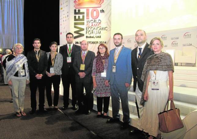 Foto de familia de la delegaci�n cordobesa en el X FEIM de Dub�i